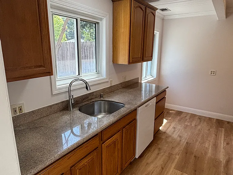 2812 Glenside Dr — Photo 11