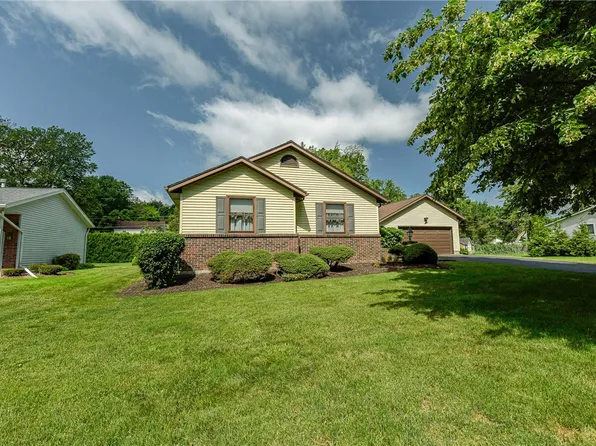 67 Briar Wood Ln, Rochester, NY 14626