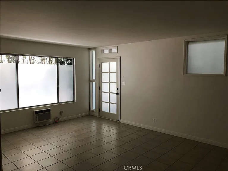611 E Maple St #3 — Photo 6