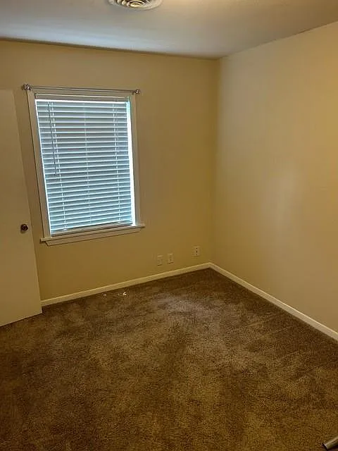 3 bed, 2.0 bath, 1523 sqft, $1,900 — Photo 2