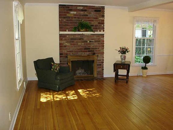 3rd image of 5317 N Graceland Ave