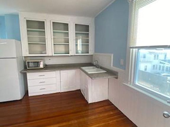 3rd image of 16-18 Huxley Ave #3