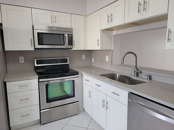 2nd image of 7290 Kinghurst Dr #603