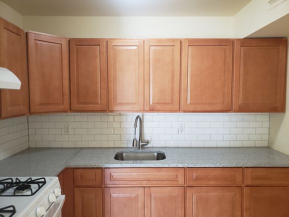 4th image of 301 South Ave #301