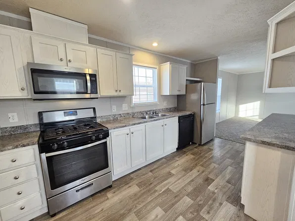 571 Delaware, Belleville, MI