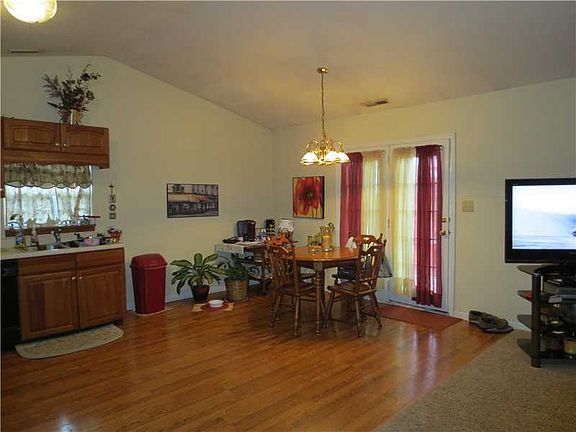 5th image of 714 Parker Oaks Way