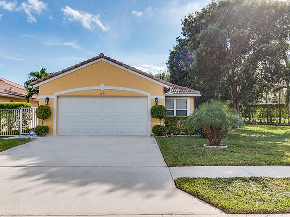 3rd image of 6429 Willoughby Cir