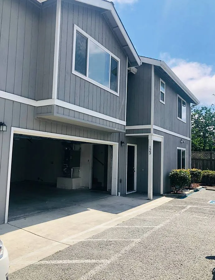 3 bed, 1400 sqft, $4,300 — Photo 2