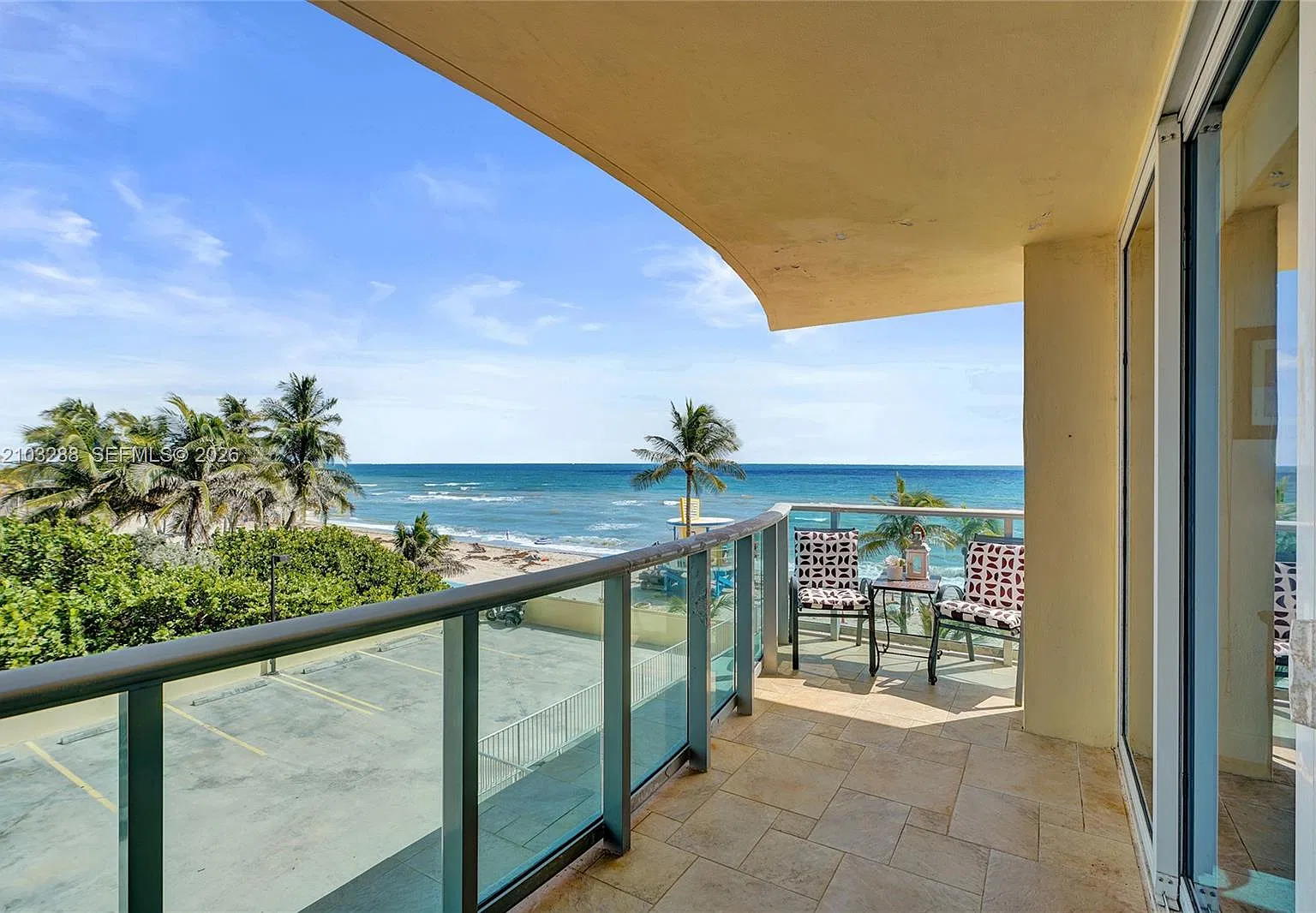 Wave Condo — Photo 1