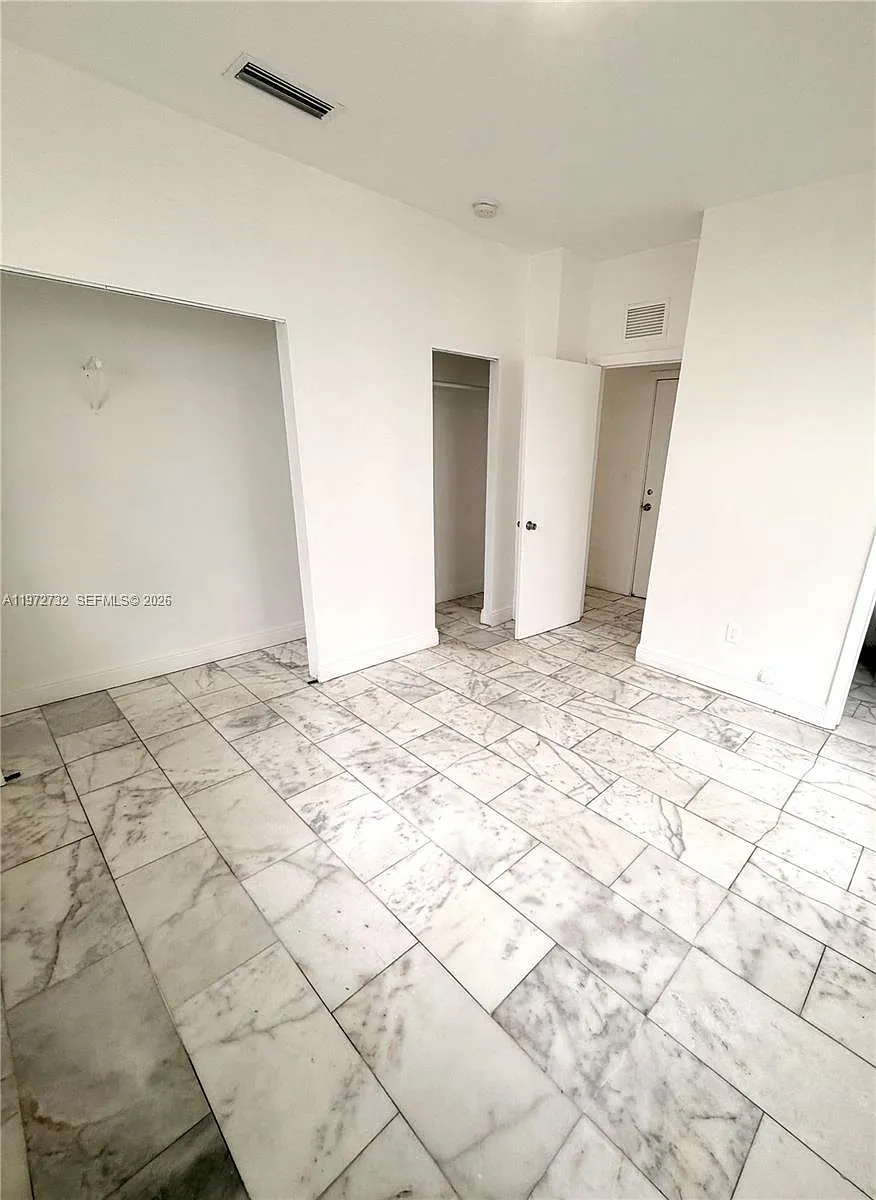 Building Photo - 922 Jefferson Ave #6