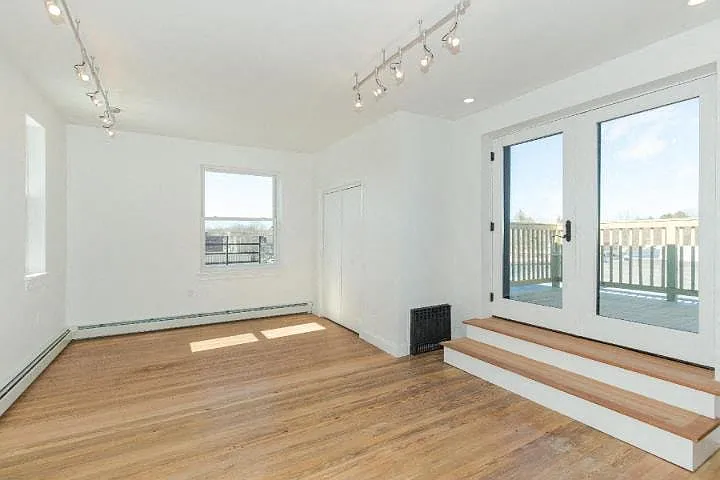 315 Beacon Apartments — Photo 17