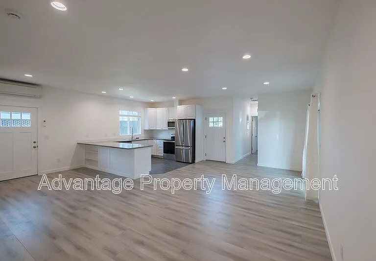 2190 SE Marion St — Photo 15