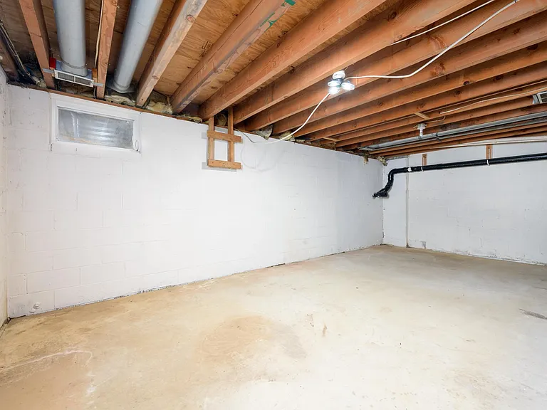 77 Bunker Hill Ct — Photo 17
