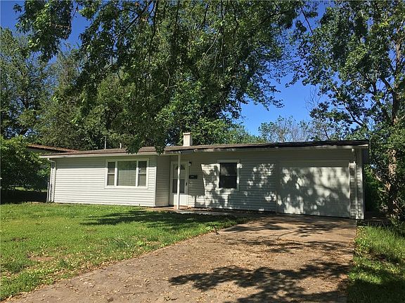 3rd image of 504 Orchard Ln