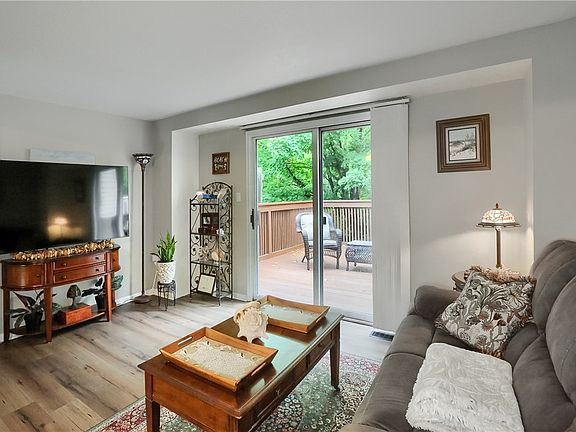 3rd image of 29 Meanor St