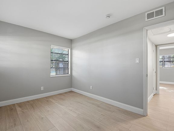 3rd image of 405 Shore Dr E