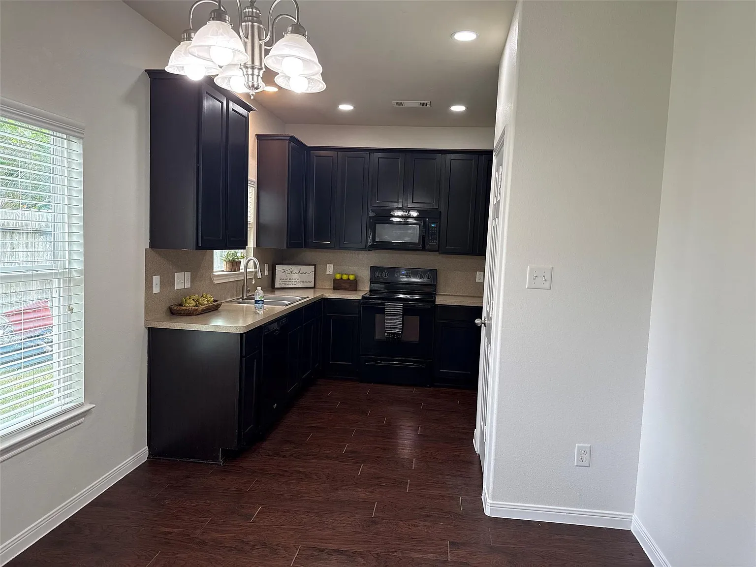 4 bed, 2.0 bath, 1330 sqft, $1,500 — Photo 4
