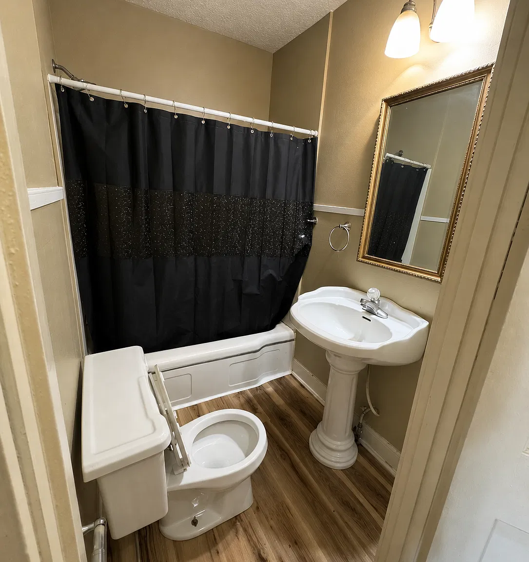 1621 Catherine Duplex — Photo 3