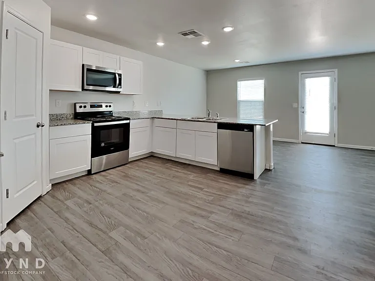 144 W Douglas Ave — Photo 8
