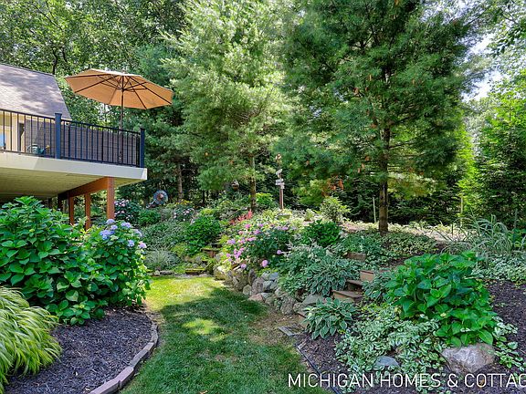 2nd image of 327 S Lakeshore Dr