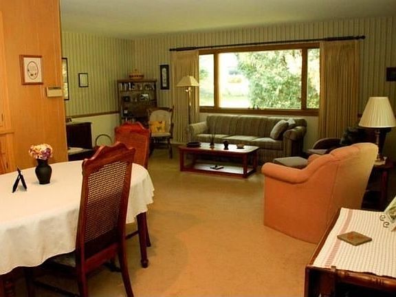 5th image of 414 Susan Ln