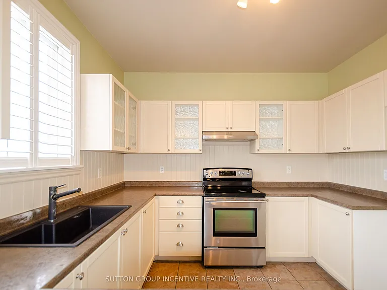 38 Harwood Dr #UPPER — Photo 11