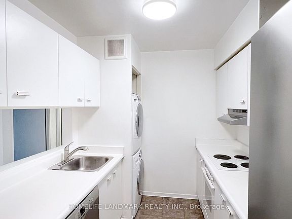 4th image of 1055 Bay St #2112