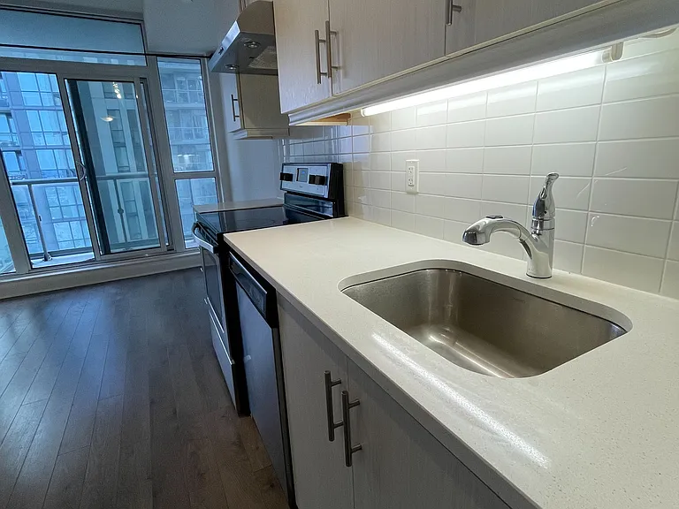 17 Zorra St #910 — Photo 19