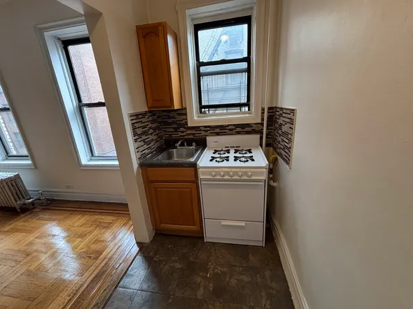 2825 Grand Concourse image 2 of 6