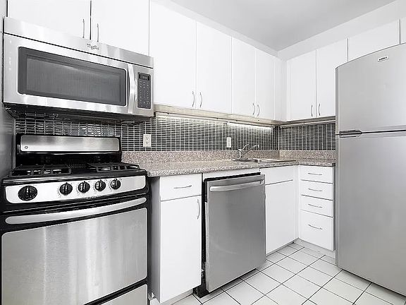 2nd image of 460 W 20th St APT 4L