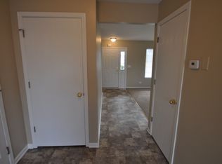 318 E Camden Ln, Round Lake Beach, IL 60073