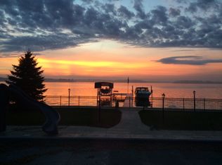 37256 N Stanton Point Rd, Ingleside, IL 60041