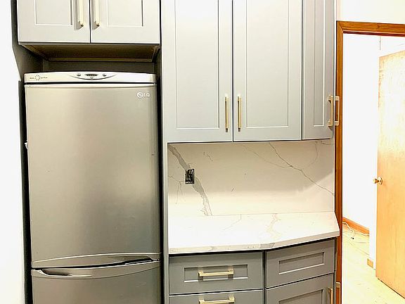 5th image of 527 Leonard St APT 3
