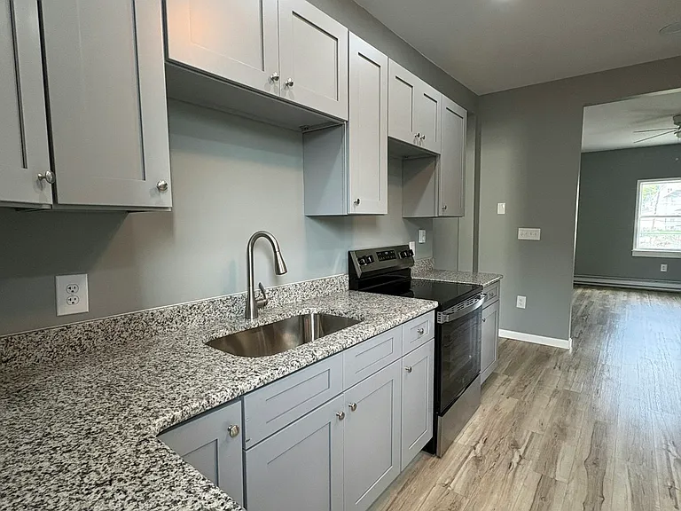 615 George St — Photo 31