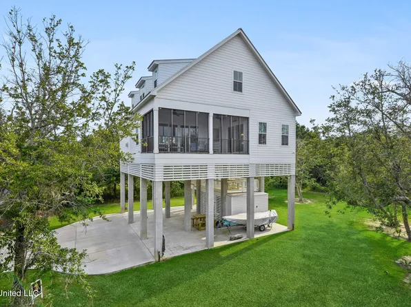 1526 Dunbar Ave, Bay Saint Louis, MS 39520