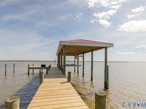 711 Fort Lowry Ln, Dunnsville, VA 22454