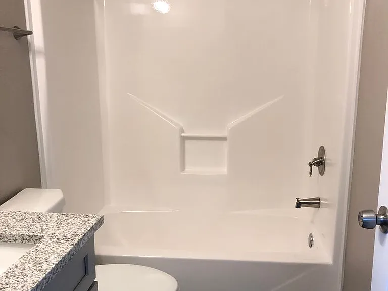 109 Varsity Dr — Photo 11