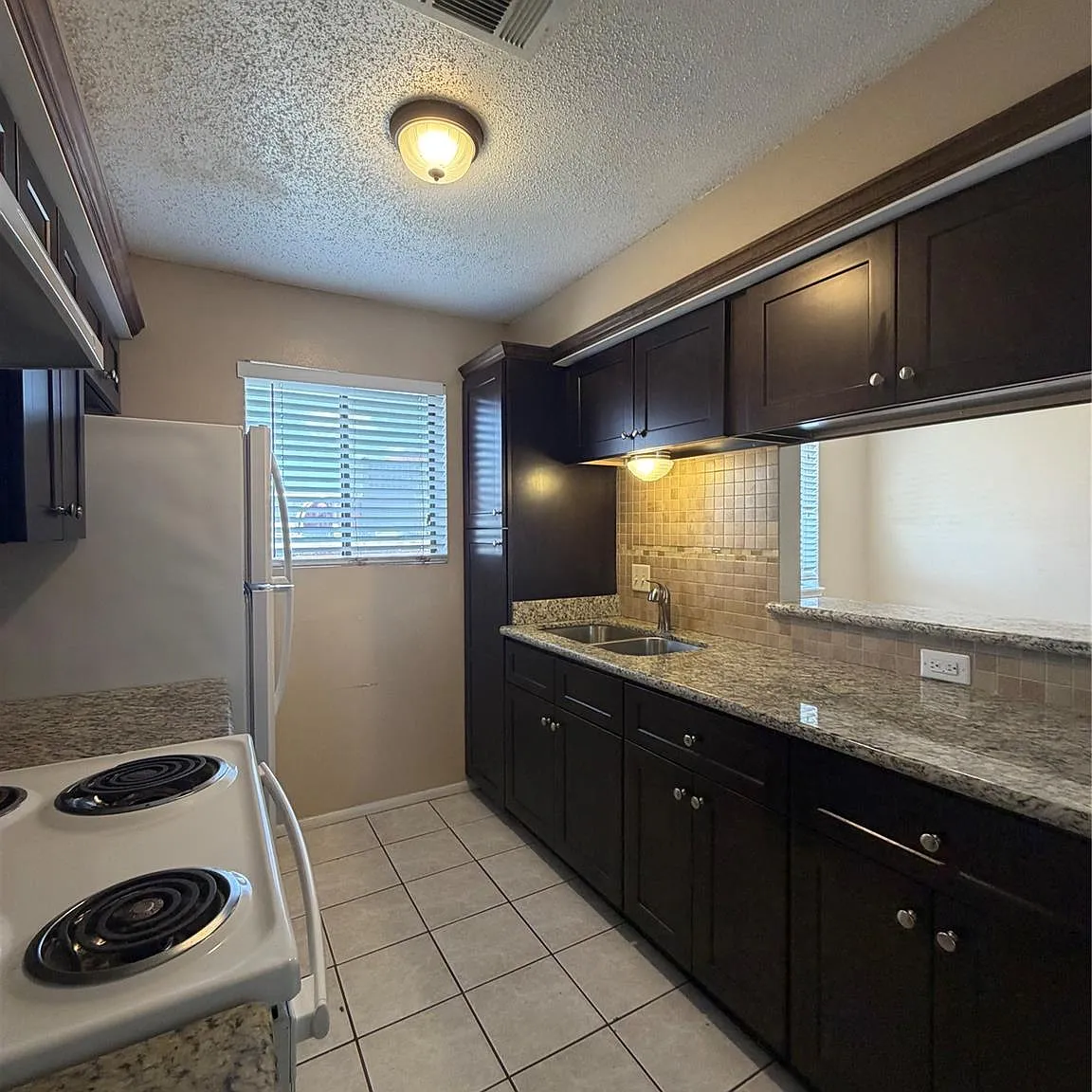 1 bed, 1.0 bath, 650 sqft, $900 — Photo 3