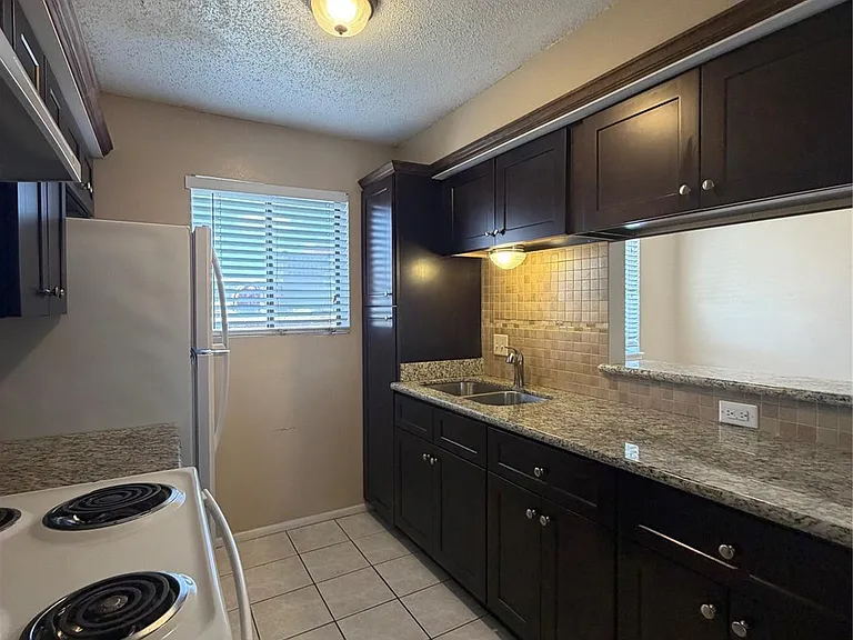 1410 Blalock Rd #3 — Photo 3