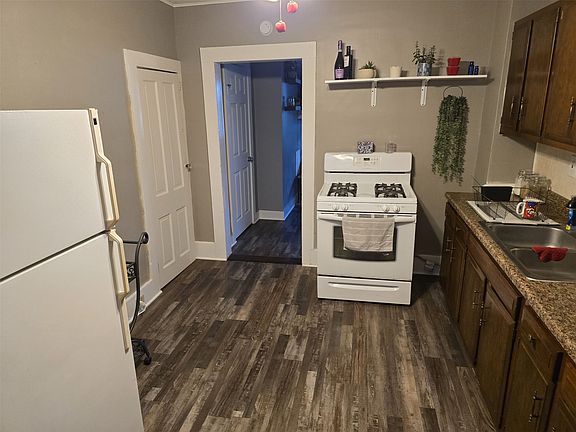 4th image of 301 Bank St