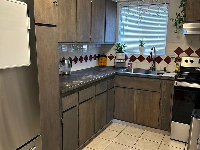 719 E Crown Ave — Photo 4