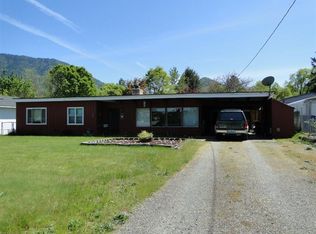 2666 Cloverlawn Dr, Grants Pass, OR 97527