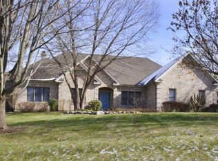 402 Cove Dr, Cary, IL 60013