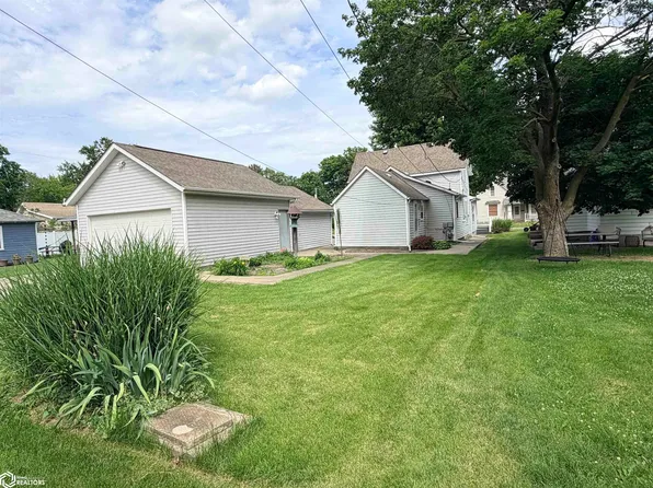 804 S 4th St, Fairfield, IA 52556