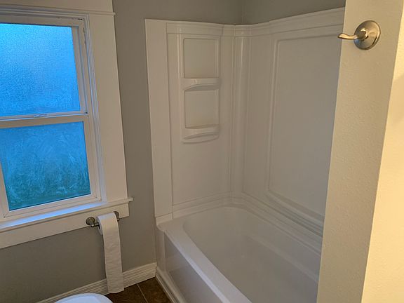 3rd image of 1804 E Isaacs Ave