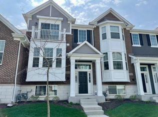 2905 Madison Dr, Naperville, IL 60564