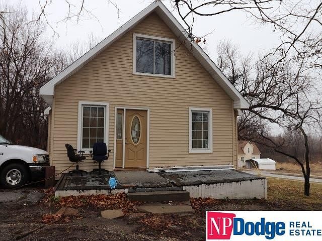 2nd image of 2854 Lake St
