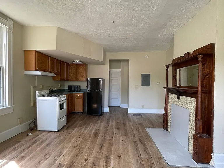 1113 State St #1 — Photo 6