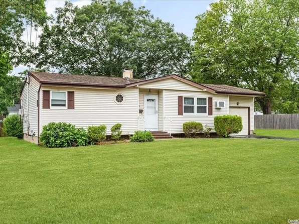 62 Betsy Drive, West Sayville, NY 11796