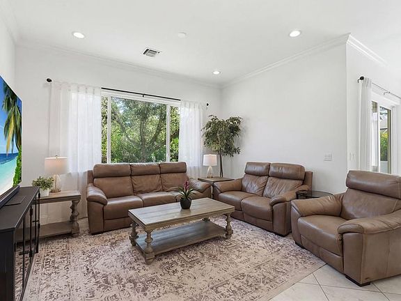 4th image of 4437 Meridian Rd